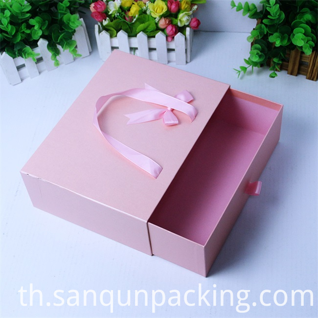ดึงกระดาษออกจากกล่อง pull out paper box